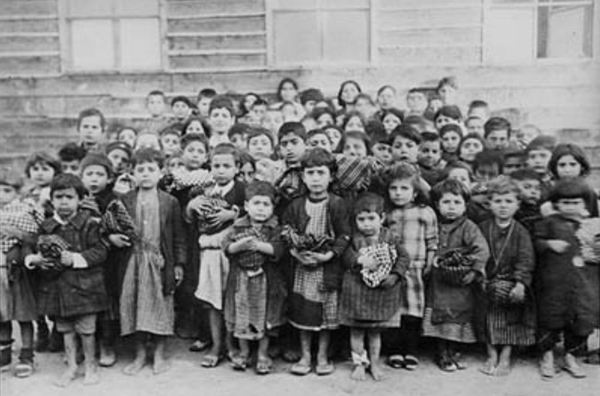 “失去的一代”：1918大流感孤儿
