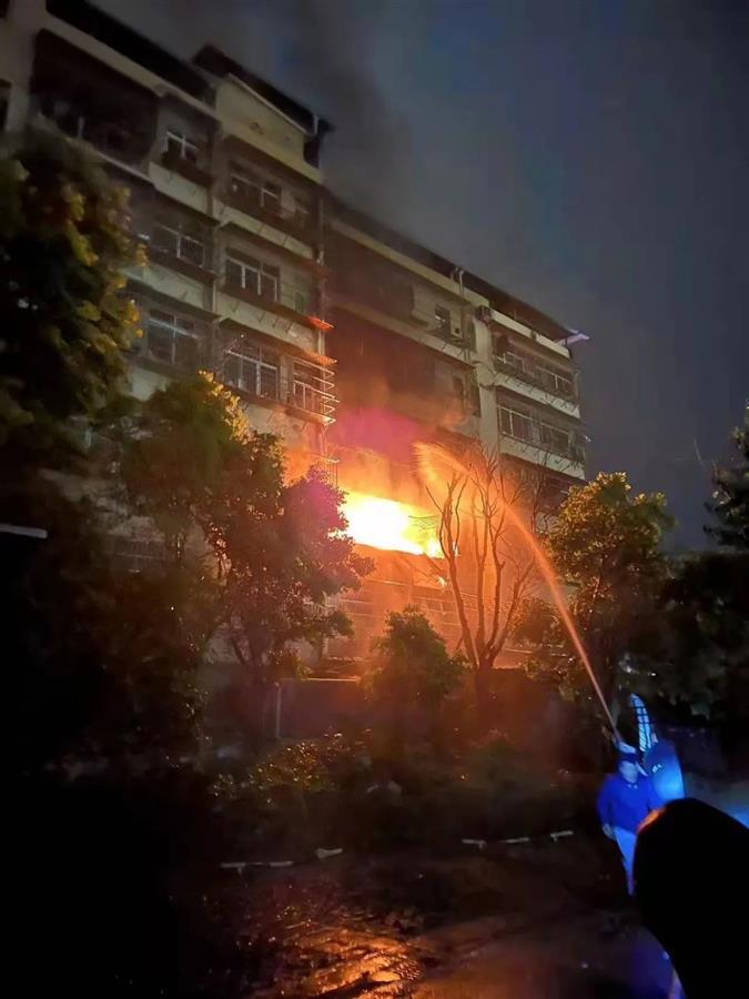 �Ĵ��ϳ�һ����ҷ�����ȼ��1�����ѣ������Ŵ�����