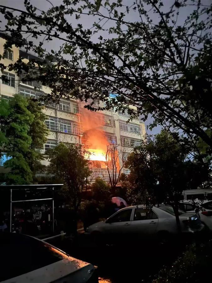 �Ĵ��ϳ�һ����ҷ�����ȼ��1�����ѣ������Ŵ�����