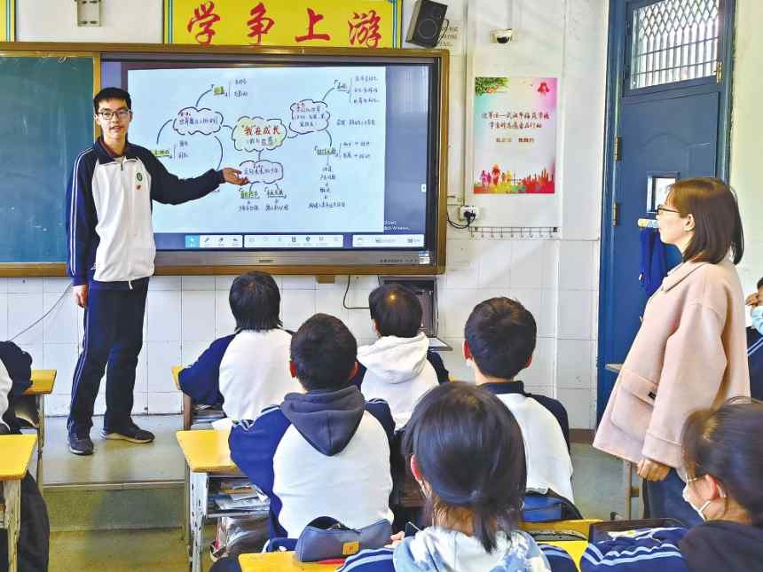 国际时事写进思维导图、拍微电影对欺凌“说不”,“沉浸式”作业让学生成为思政课创作者