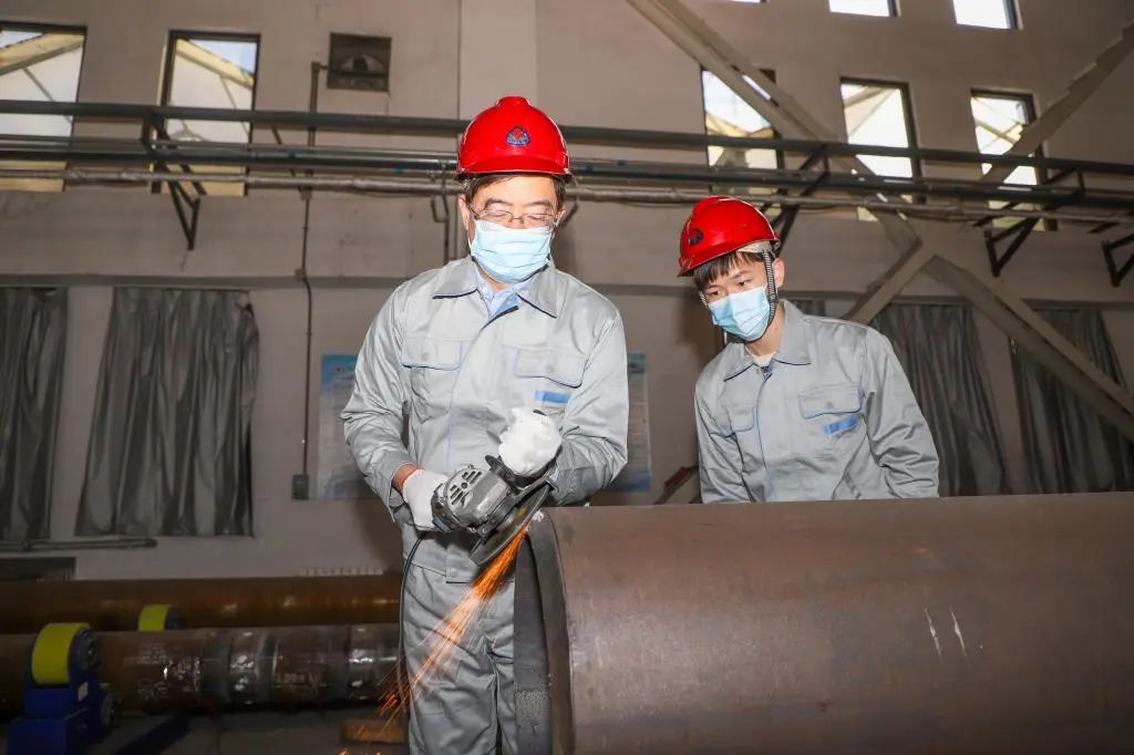 “老师，原来您住在办公室”