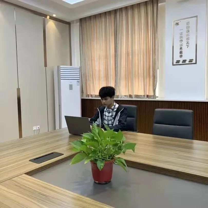 “各位老师好！很高兴能够通过初试进入复试环节！”