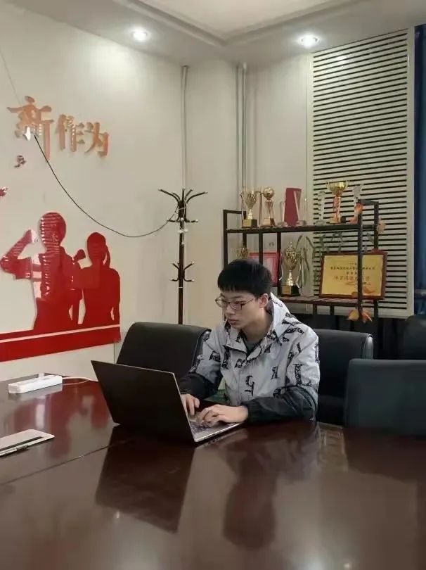 “各位老师好！很高兴能够通过初试进入复试环节！”