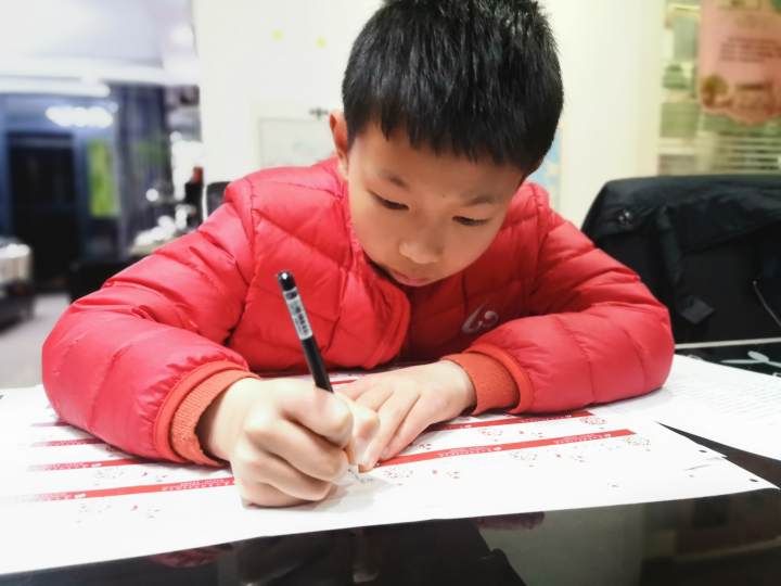 嘉興南湖國際實驗學校設(shè)計了一款腰袋(圖15) 嘉興南湖國際實驗學校設(shè)計了一款腰袋(圖15)