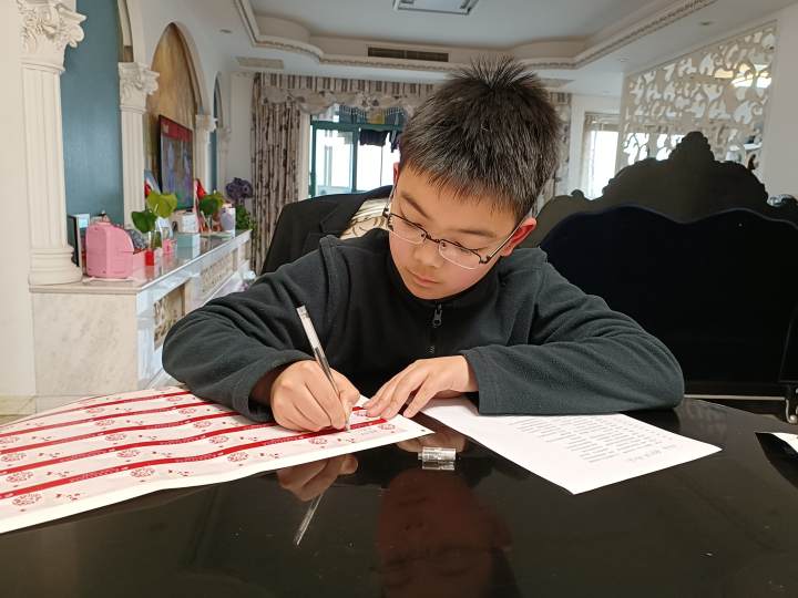 嘉興南湖國際實驗學校設(shè)計了一款腰袋(圖16) 嘉興南湖國際實驗學校設(shè)計了一款腰袋(圖16)