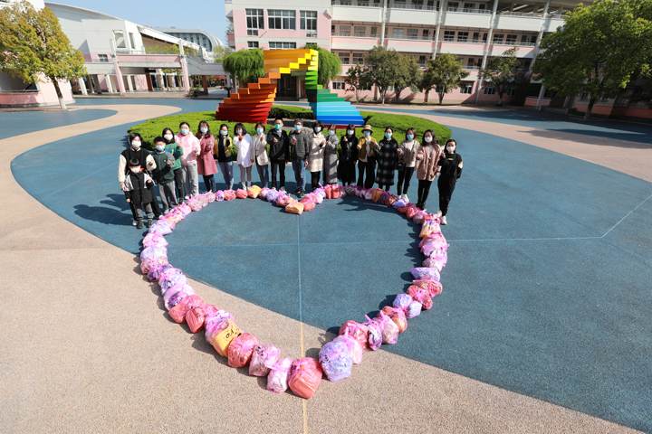 嘉興南湖國際實驗學校設(shè)計了一款腰袋(圖20) 嘉興南湖國際實驗學校設(shè)計了一款腰袋(圖20)