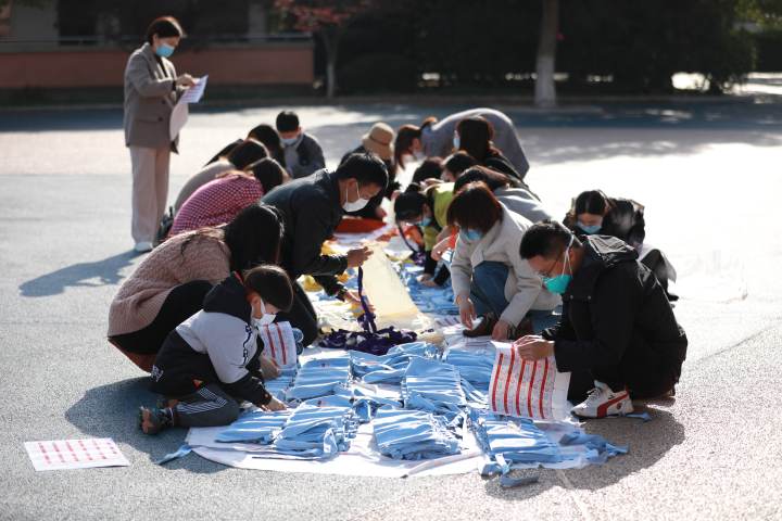 嘉興南湖國際實驗學校設(shè)計了一款腰袋(圖21) 嘉興南湖國際實驗學校設(shè)計了一款腰袋(圖21)