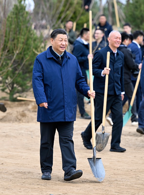 連續(xù)10年參加首都義務植樹 習近平引領建設綠色家園