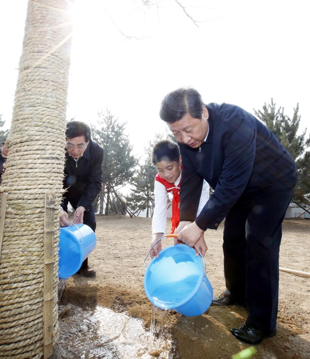 連續(xù)10年參加首都義務植樹 習近平引領建設綠色家園