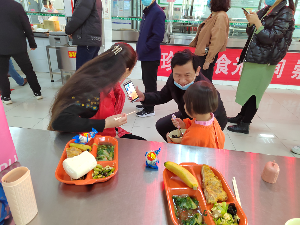 包顿水饺，加个鸡腿，打场篮球！来看我市高三“热腾腾”的校园生活