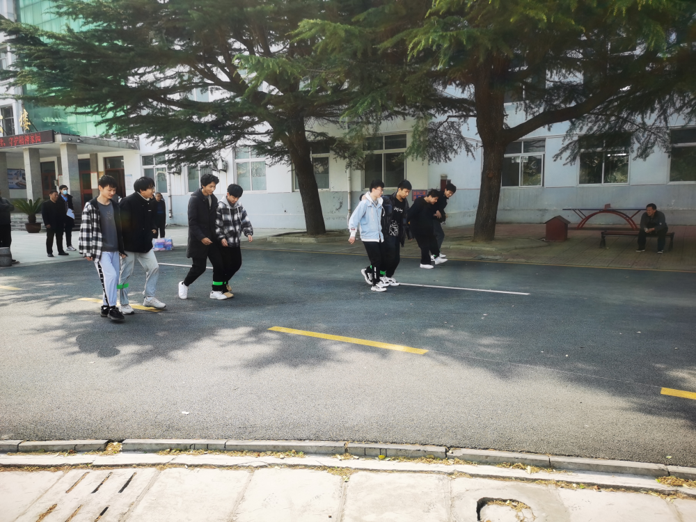 包顿水饺，加个鸡腿，打场篮球！来看我市高三“热腾腾”的校园生活