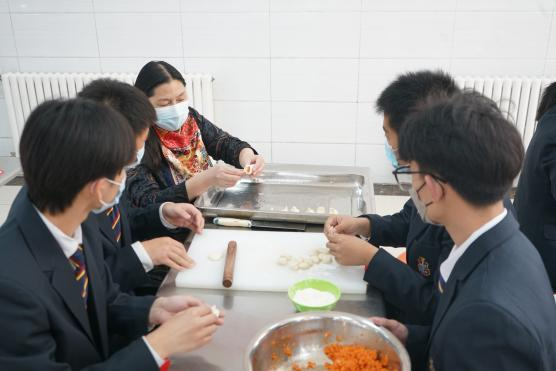 包顿水饺，加个鸡腿，打场篮球！来看我市高三“热腾腾”的校园生活