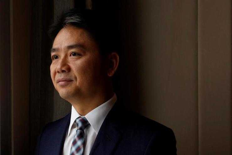 京东最大管理层调整：刘强东宣布卸任集团CEO，进一步远离一线日常业务，总裁徐雷接任