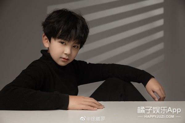 2017年,凭借《大唐荣耀2》中的李佋一角,徐崴罗正式进入了演艺圈.