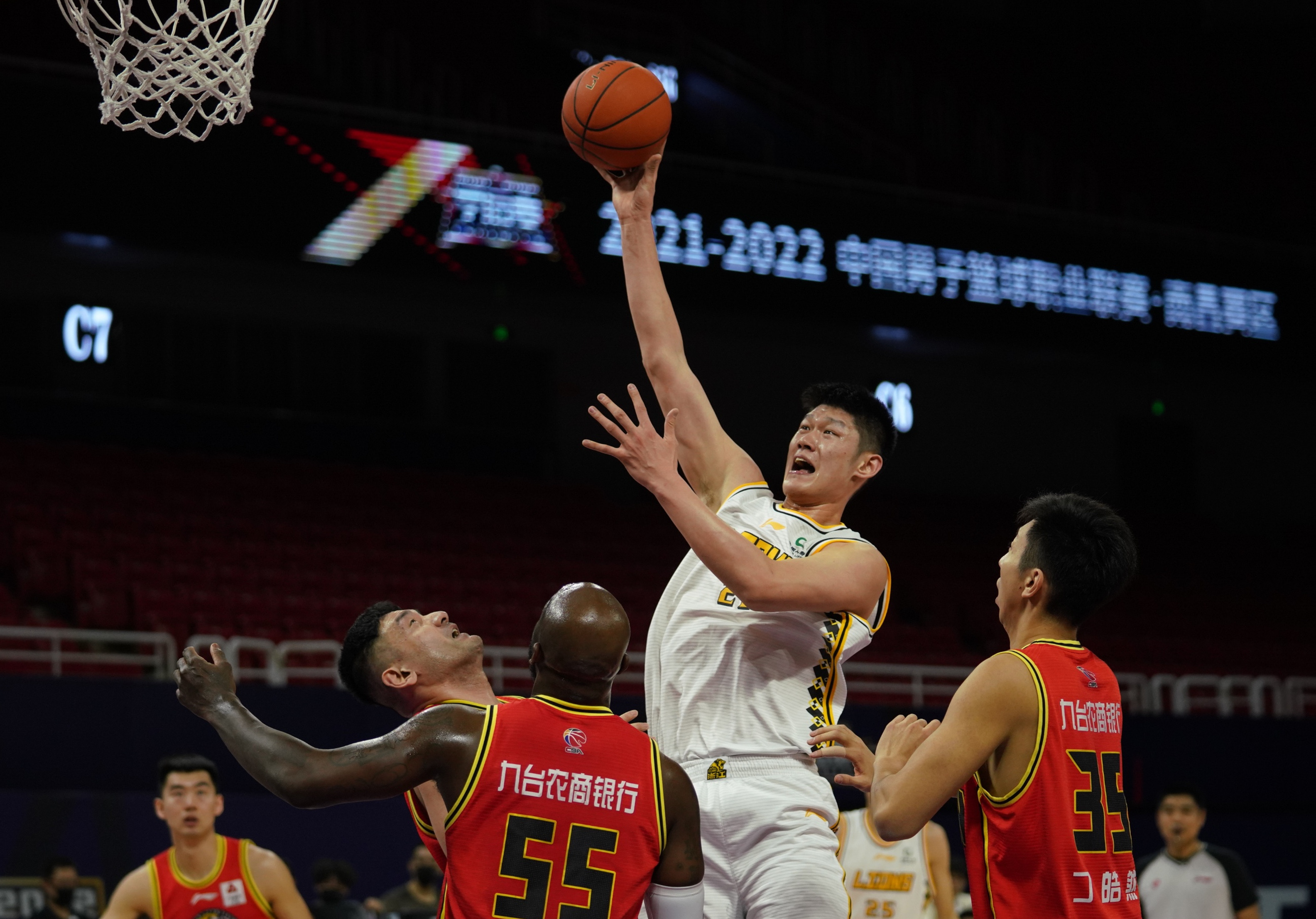 卢鹏宇cba哪里人(CBA|广厦、上海四分之一决赛先下一城)