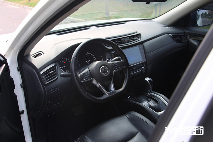 日产奇骏4S店大甩卖！现金优惠+6年免费保养，竟没三缸卖得好？