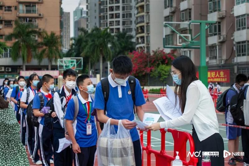 深圳市福田區(qū)皇崗中學(xué)九個(gè)年級(jí)全部回歸(圖3) 深圳市福田區(qū)皇崗中學(xué)九個(gè)年級(jí)全部回歸(圖3)