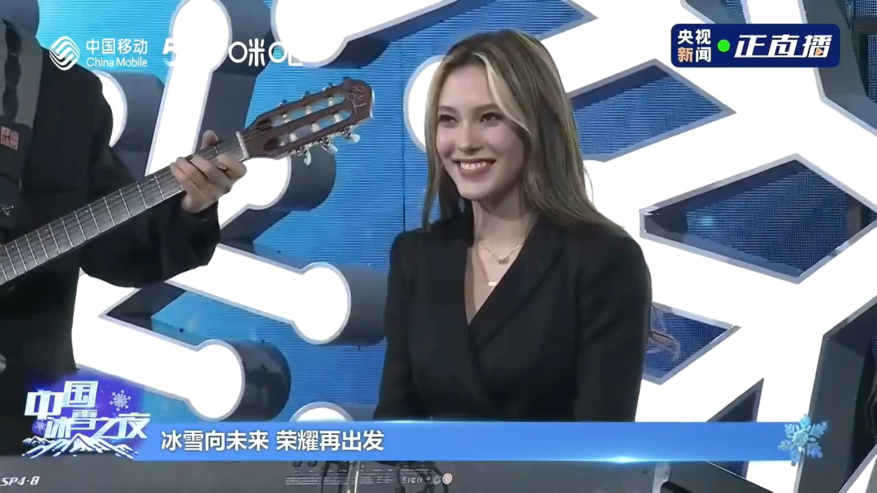 超厉害！谷爱凌弹钢琴演奏爱的记忆