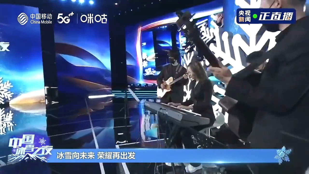 超厉害！谷爱凌弹钢琴演奏爱的记忆