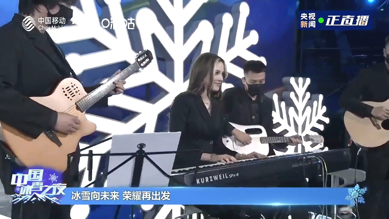 超厉害！谷爱凌弹钢琴演奏爱的记忆