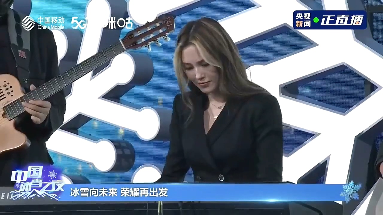 超厉害！谷爱凌弹钢琴演奏爱的记忆