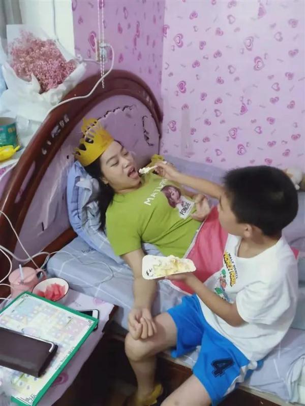 受伤瘫痪后,女子嫁给了闺蜜的儿子……