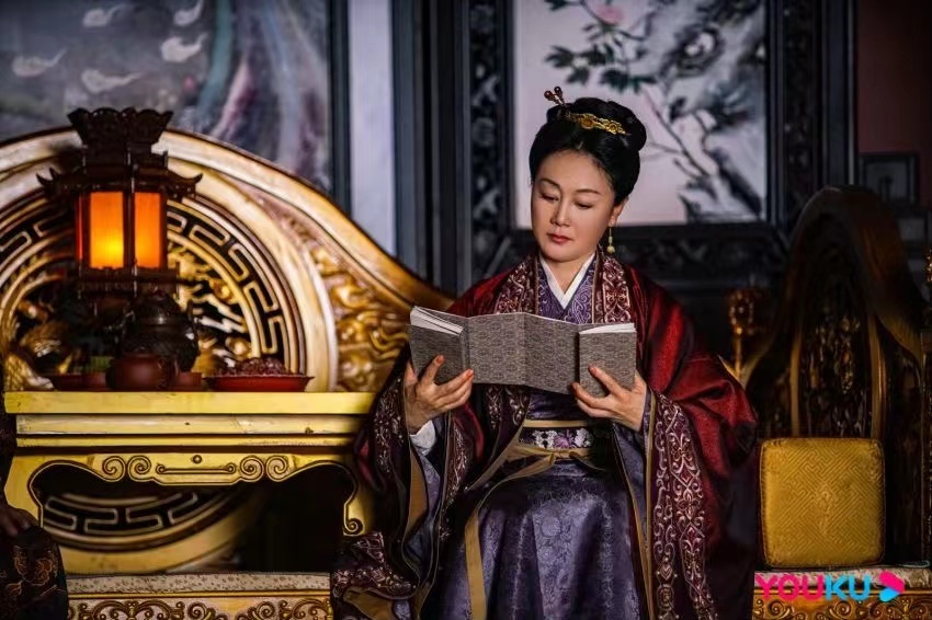 ������Ůǿ�˵��̻������ʺ󣬶Ի������������һ�ص���