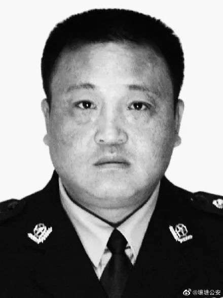 ʹ�ģ���λ���񾯵����Լ��ĸ�λ�ϣ�������