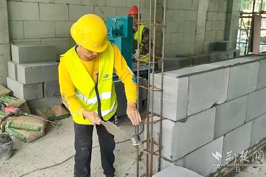 黃州區(qū)齊安學(xué)校快馬加鞭趕進(jìn)度,力保在(圖1) 黃州區(qū)齊安學(xué)校快馬加鞭趕進(jìn)度,力保在(圖1)