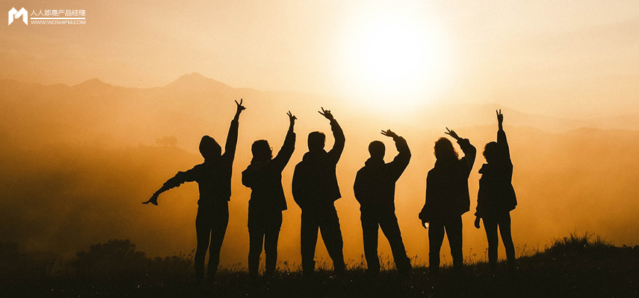 大学生都喜欢买什么（00后大学生月入10万）