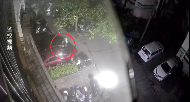 一觉醒来，家里冰箱门开了！邻居家监控记录可怕一幕……