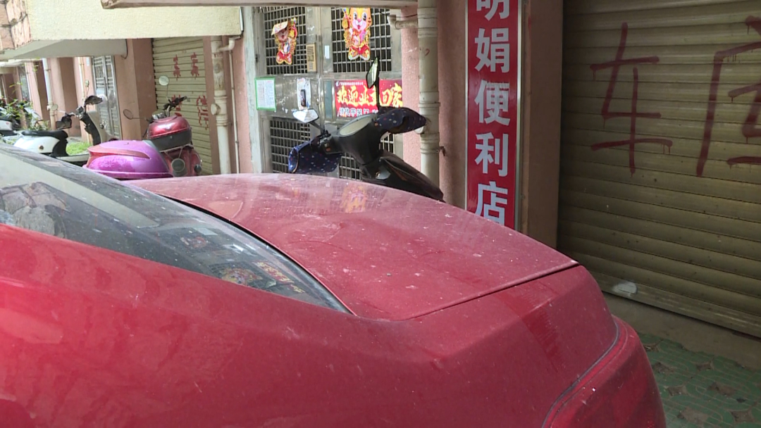 一觉醒来，家里冰箱门开了！邻居家监控记录可怕一幕……