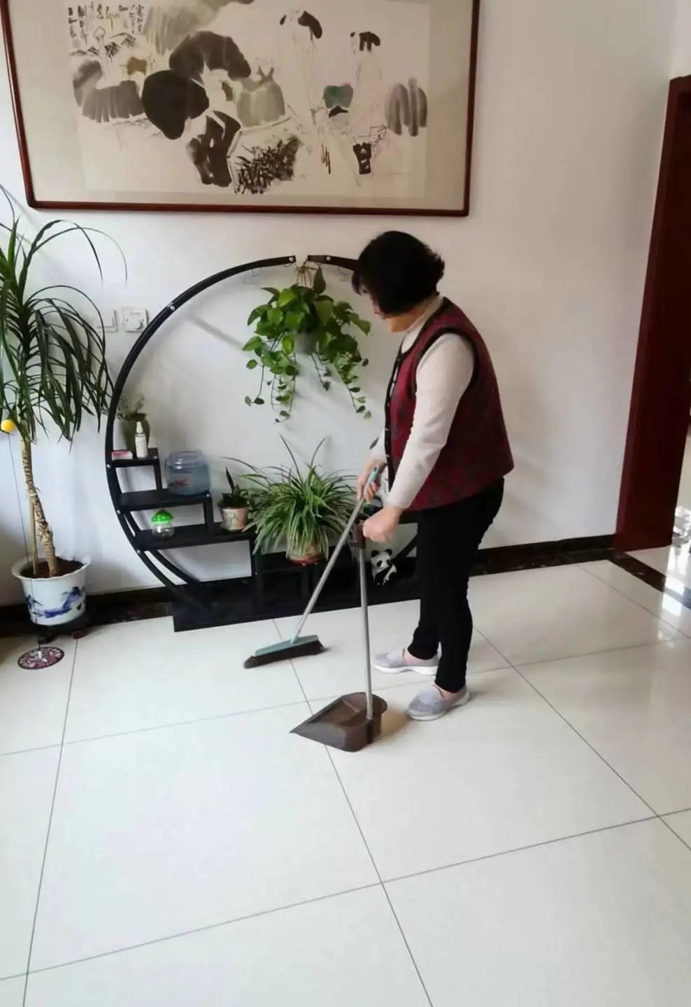 引导广大妇女群众养成并践行美德健康绿色环保生活方式,传承优良家风