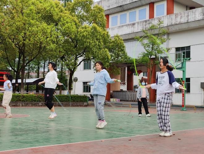 桃源县三阳港镇中学举办跳绳比赛(图2)