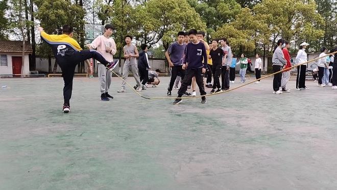 桃源县三阳港镇中学举办跳绳比赛(图3)