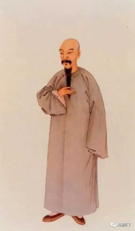 乾隆元年(1736)举博学鸿词科,授翰林院庶吉士,散馆授编修.