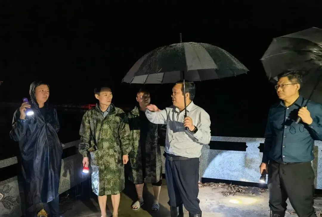 暴雨来袭！镇平县领导靠前指挥防汛抗灾