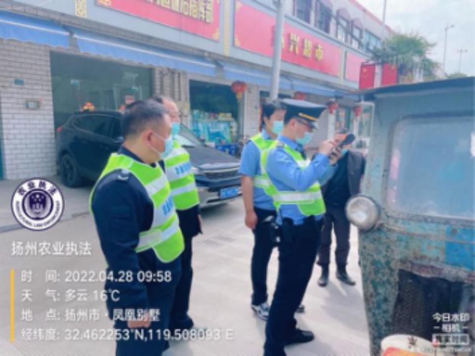 使用農(nóng)機應(yīng)上牌辦證定期年檢，揚州農(nóng)業(yè)執(zhí)法局“五一”節(jié)前農(nóng)機安全執(zhí)法行動取得實效