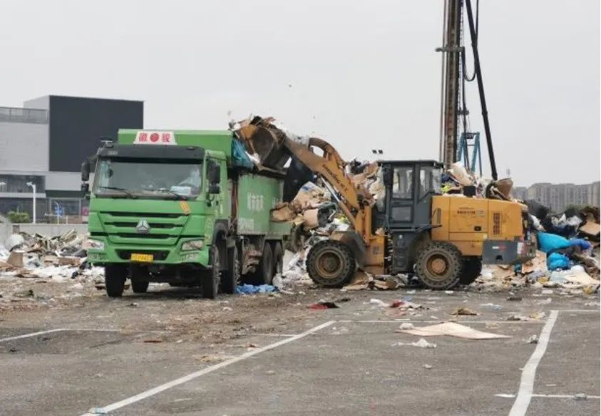 环卫部门展现“新力量”，保障“四叶草”方舱医院建设运行