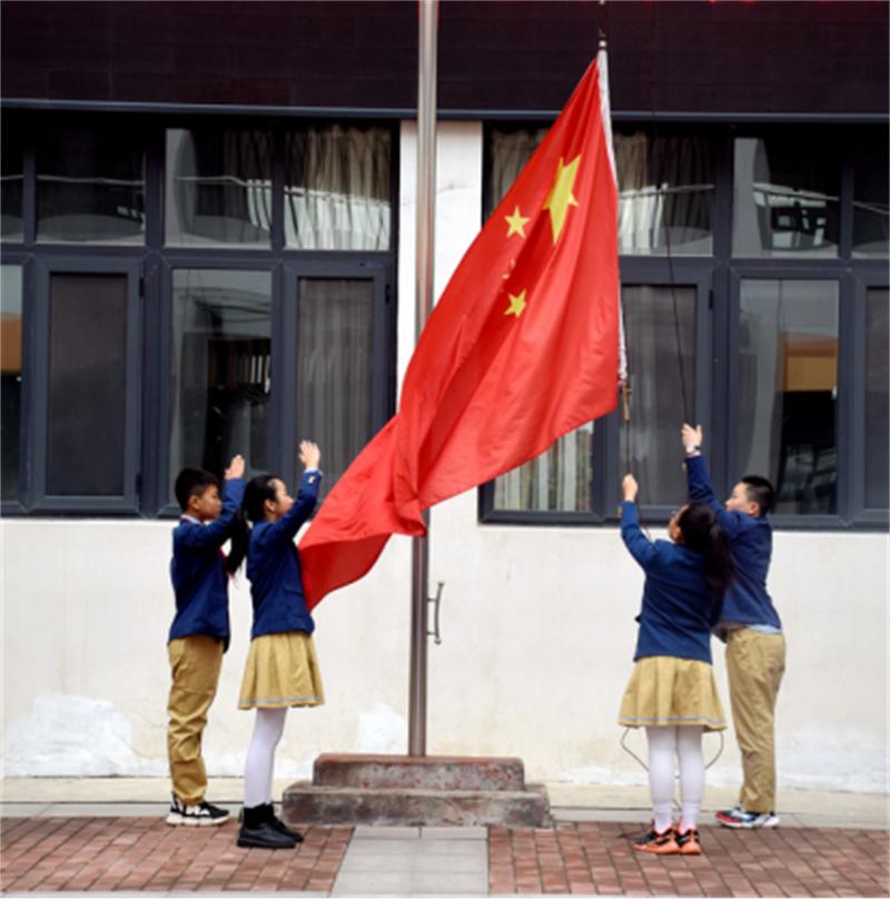 灞桥区东城第三小学举行2018级学生成长礼活动(图1)