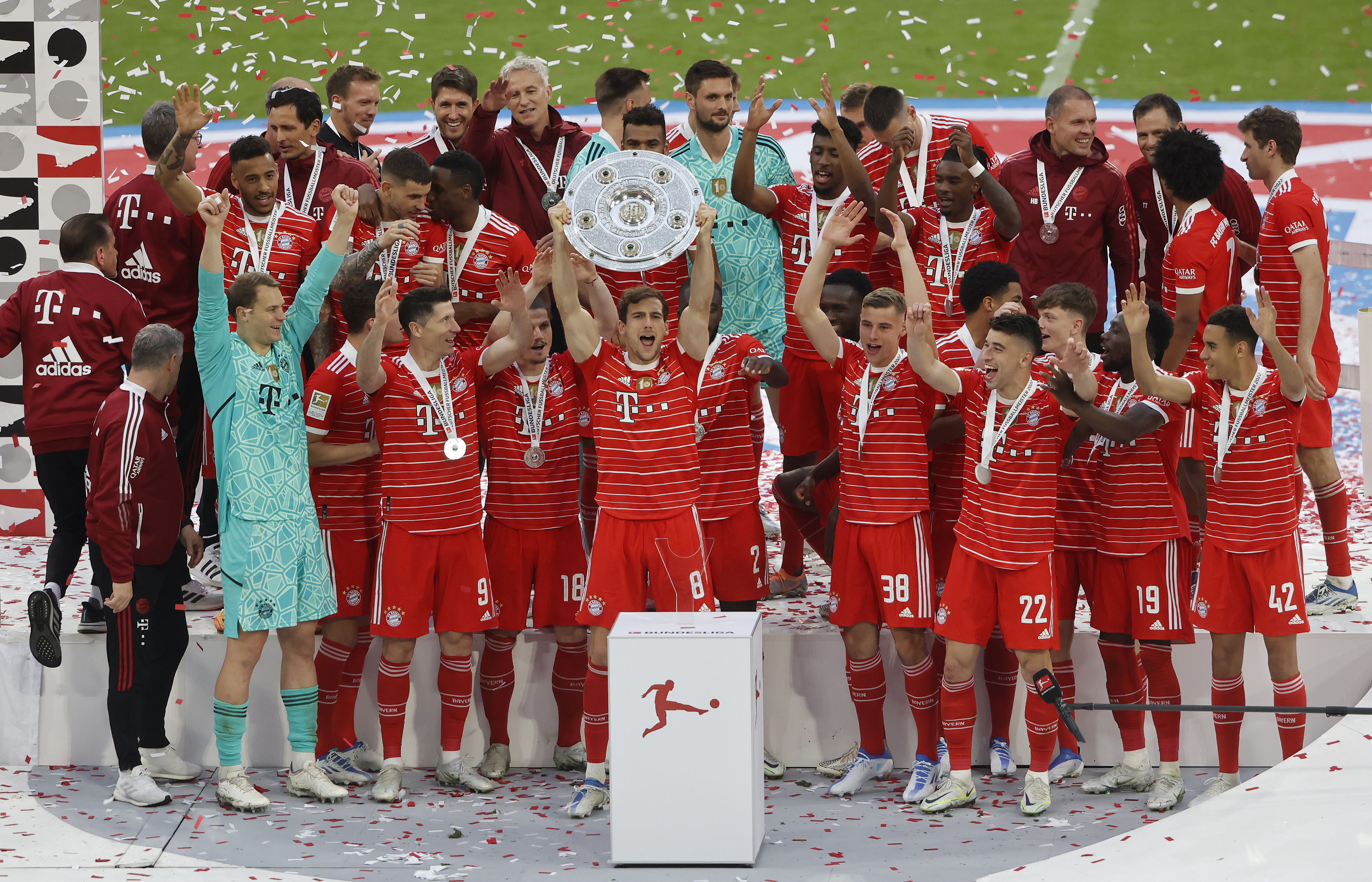 2022年5月9日(体育)(2)足球——德甲:拜仁庆祝夺冠5月8日,拜仁慕尼黑