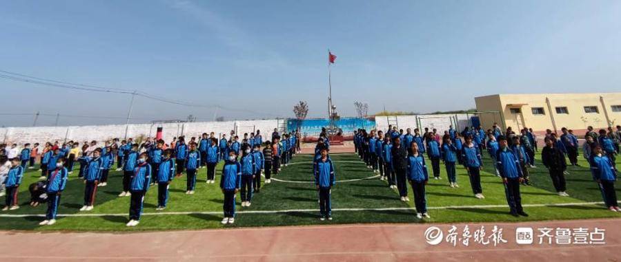 东昌府区付楼小学学习特色课间操(图1)