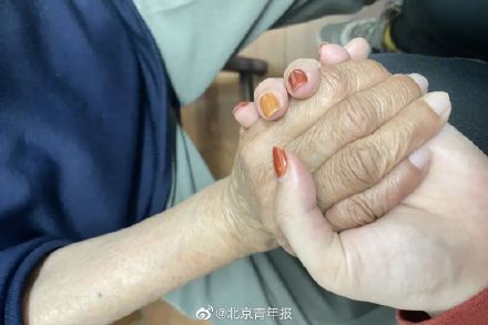 疫情下上海89岁独居老人的体面