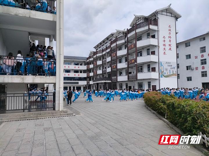 武陵源区军地小学开展“防震减灾·2022”(图1)