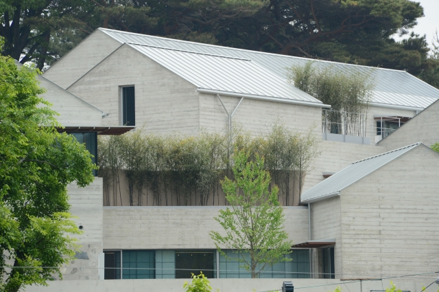 韩媒：文在寅私宅竖起遮挡板一天后又拆除