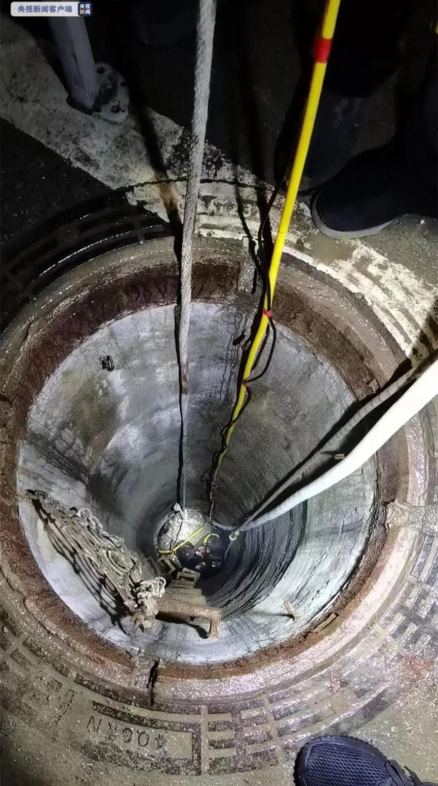 西安3岁男孩掉进下水道失联已超60小时，母亲一度悲伤到晕厥