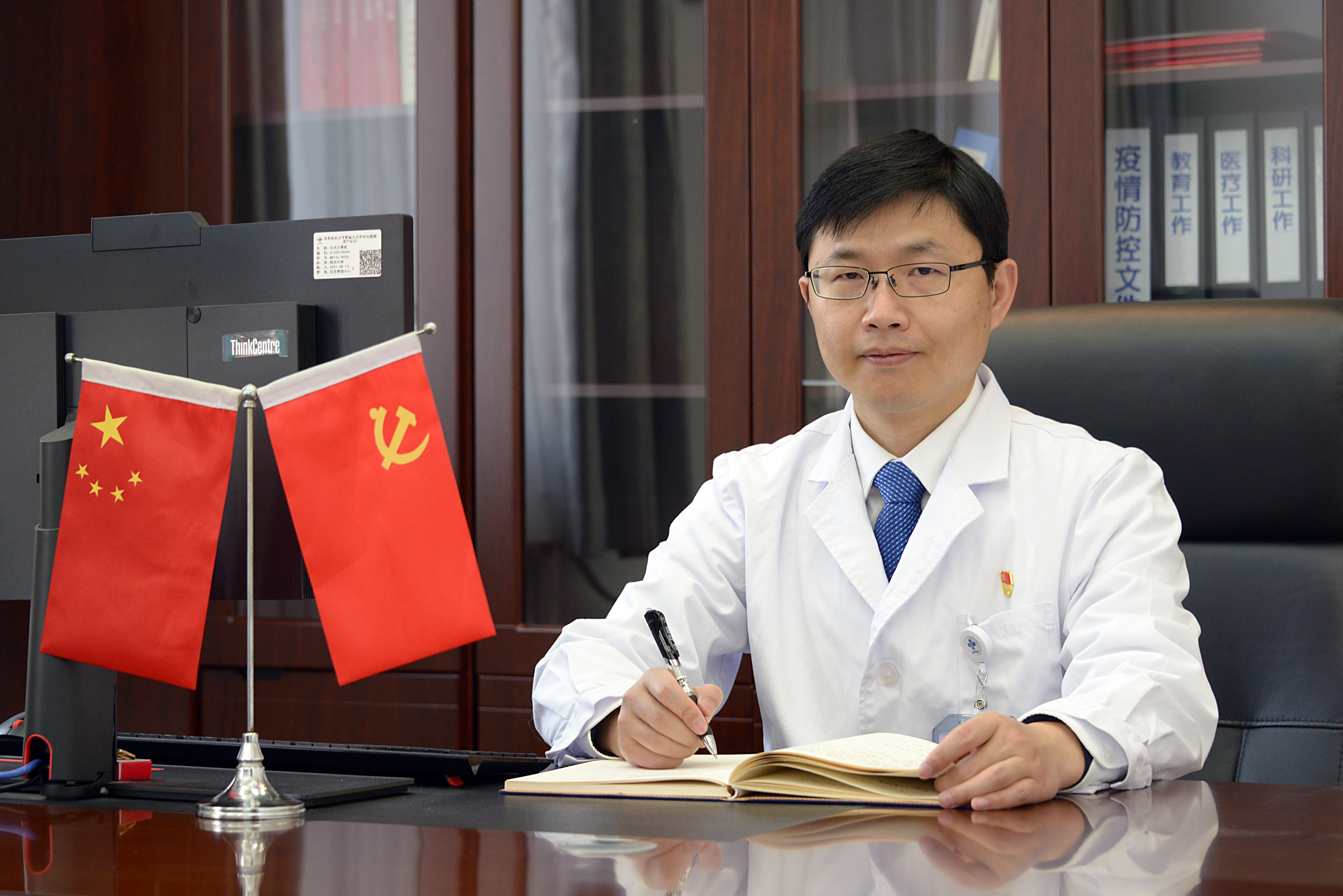 受到期待的最年轻院长,在医院管理和科技发展方面刚刚施展出一番作为