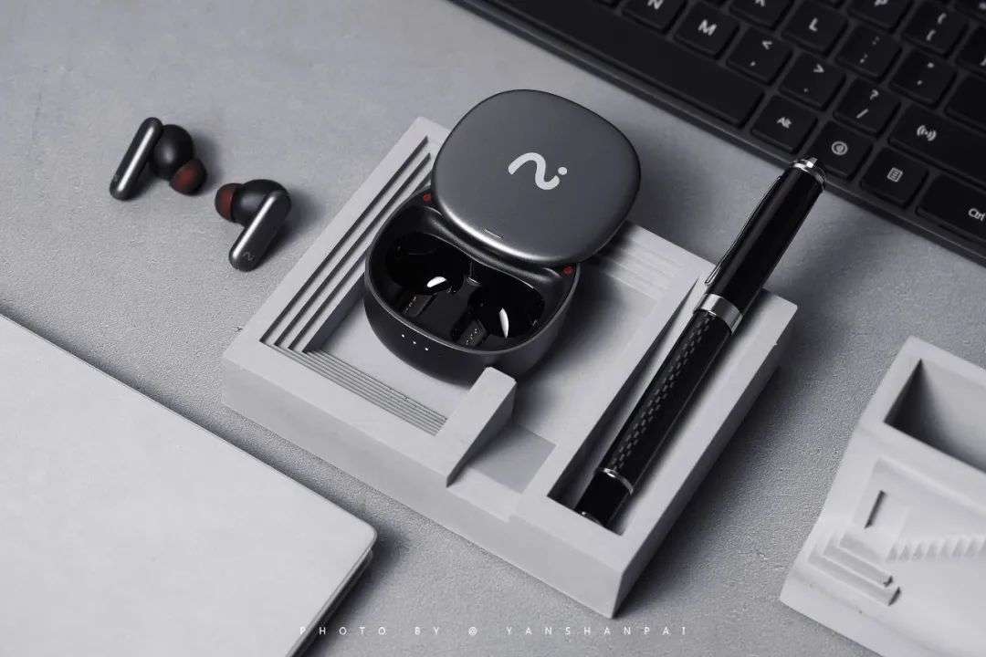 「卷不动」的TWS耳机市场，需要来点「硬科技」