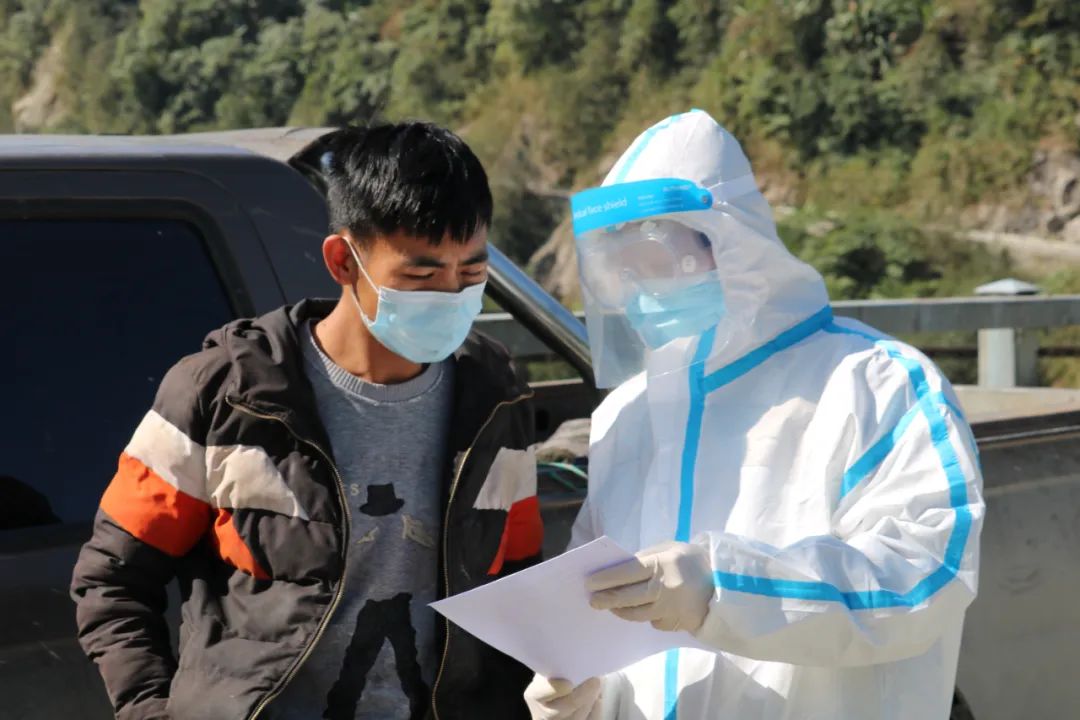 7年爱情长跑4次婚礼推迟，他们跨越6000公里的爱情故事令人动容……