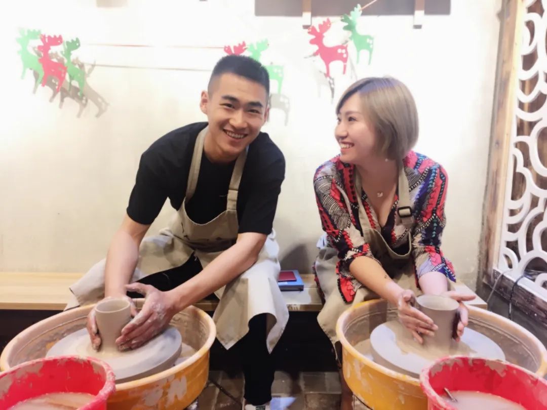 7年爱情长跑4次婚礼推迟，他们跨越6000公里的爱情故事令人动容……